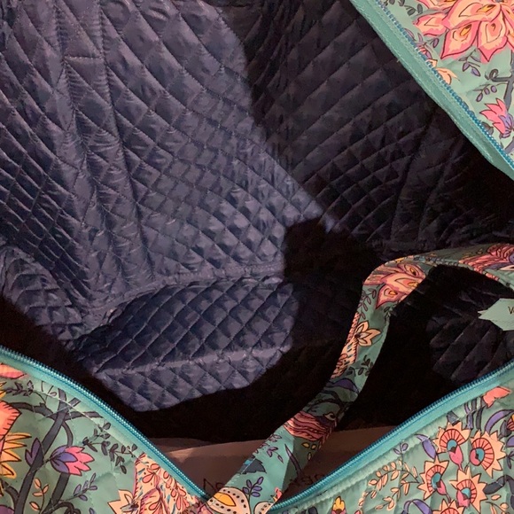 ‼️FIRM‼️ NWT Vera Bradley large duffel bag peacock garden - Picture 7 of 8